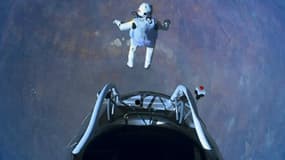 L'Autrichien Felix Baumgartner au moment de son saut, dimanche 14 octobre 2012