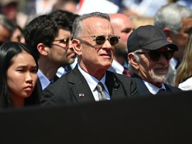 Tom Hanks et Steven Spielberg lors des commémorations des 80 ans du Débarquement, le 6 juin 2024
