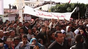 A Sidi Bouzid, le 17 décembre, des dirigeants tunisiens ont essuyé des jets de pierre.