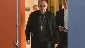 Des victimes d'une prêtre du diocèse de Lyon reproche au cardinal Barbarin de ne pas avoir dénoncé les faits.