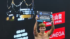 Léon Marchand couronné en Coupe du monde avec son record du monde du 200m 4 nages en petit bassin, 1er novembre 2024