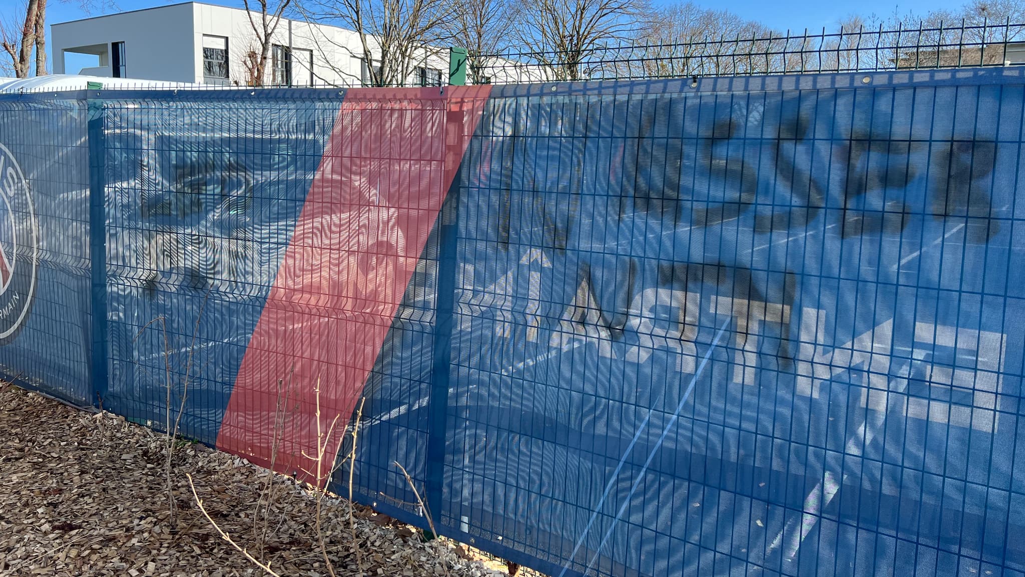 Les tags au Camp des Loges, le 14 mars 2022.