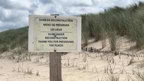 Un panneau sur Utah Beach, en Normandie, en juin 2024. 