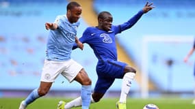 Raheem Sterling au duel avec N'Golo Kanté, à Manchester le 8 mai 2021