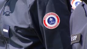 Un badge de l'administration pénitentiaire. (Photo d'illustration)