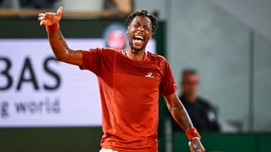Gaël Monfils sur le court Philippe-Chatrier de Roland-Garros lors de son premier tour en 2025