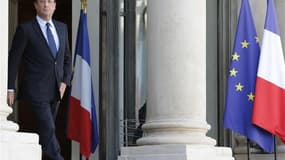 François Hollande a reçu mardi les familles de deux Français tués en janvier 2011 peu après avoir été enlevés au Niger. Le président leur a promis d'agir pour "la recherche de la vérité" sur les circonstances de la mort des jeunes gens. /Photo prise le 7