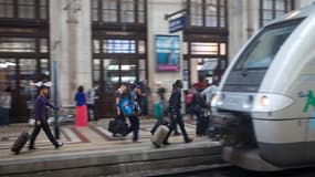 Si les régions financent l'achat des rames de TER ( ici à Bordeaux), c'est la SNCF qui lance l'appel d'offres auprès des constructeurs.