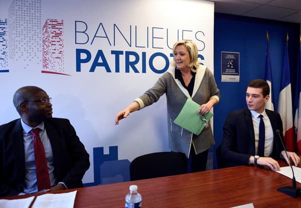 Avec Marine Le Pen, lors d'une réunion du collectif Banlieues patriotes à Nanterre, en janvier 2015