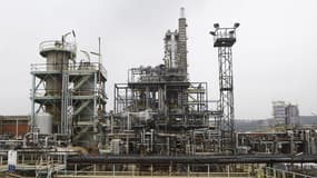 Les syndicats de la raffinerie Petroplus de Petit-Couronne (Seine-Maritime) espèrent toujours une reprise du site après les déclarations du groupe libyen Murzuq Oil, qui a réaffirmé son intérêt malgré la cessation définitive de l'activité. /Photo d'archiv