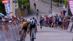 Sprint final dans la 2e étape du Tour Alsace 2024 à Ferrette