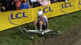 Tadej Pogacar après sa chute sur Paris-Roubaix le 13 avril 2025