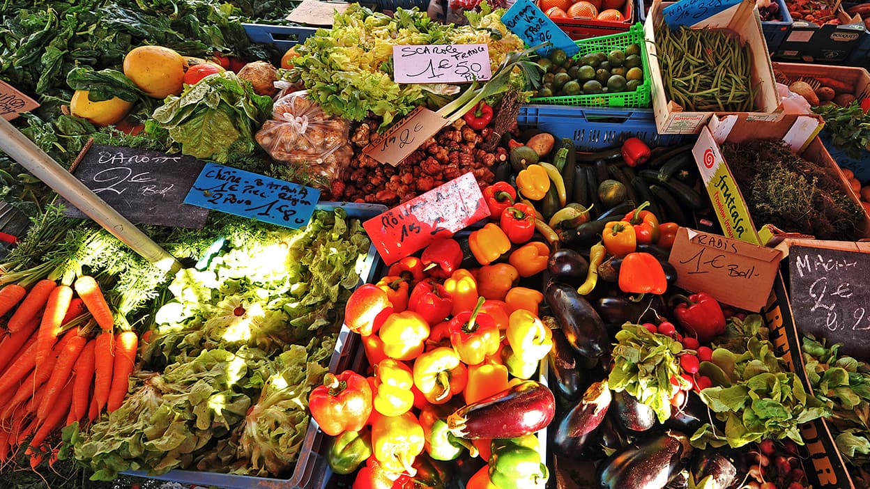 300.000 tonnes d'aliments jetés par an: les salariés des supermarchés pourront bientôt récupérer les invendus alimentaires, même si la priorité restera aux associations