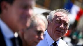 François Bayrou assiste à une cérémonie d'hommage au capitaine de gendarmerie Florian Monnier, décédé après le cyclone, à Mamoudzou, à Mayotte, le 30 décembre 2024