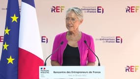 La Première ministre Élisabeth Borne s'exprime lors de l'université d'été du Medef, le 29 août 2022.