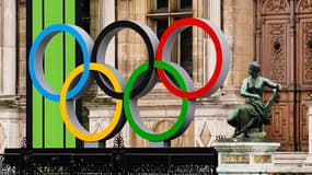 Les anneaux olympiques à la mairie de Paris 