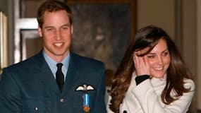 Le prince William, fils aîné du prince Charles et de feu Diana, épousera l'an prochain sa fiancée Kate Middleton. /Photo d'archives/REUTERS/Michael Dunlea/Pool
