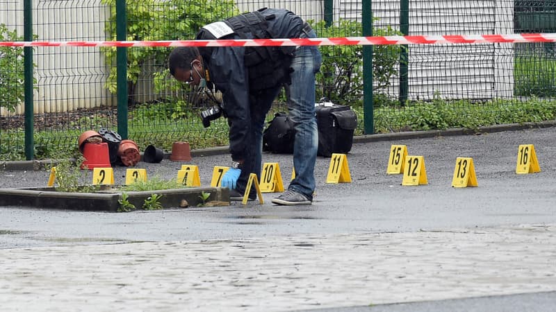 La police scientifique sur les lieux de la fusillade à Saint-Ouen ce jeudi 30 avril.