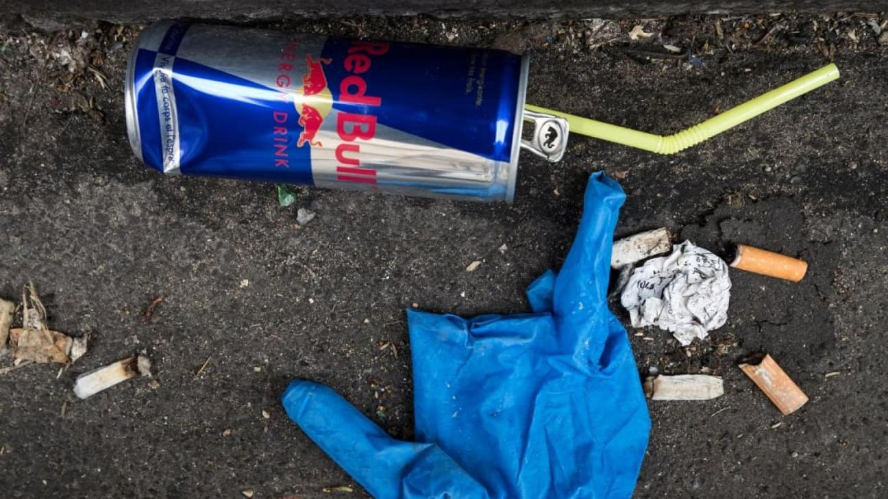 Autoroute : un Français sur quatre jette toujours ses déchets par la fenêtre