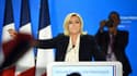 Marine Le Pen s'adresse à ses sympathisants après le résultat du second tour de la présidentielle, le 24 avril 2022 au Pavillon d'Armenonville, à Paris