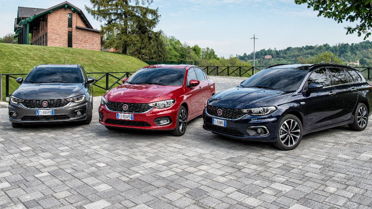 La famille Tipo se compose d'une berline 4 portes (à malle arrière), d'une compacte 5 portes et d'un break SW. De menus détails esthétiques permettent de différencier les trois carrosseries. La famille Tipo se compose d'une berline 4 portes (à malle arrière), d'une compacte 5 portes et d'un break SW. De menus détails esthétiques permettent de différencier les trois carrosseries.
