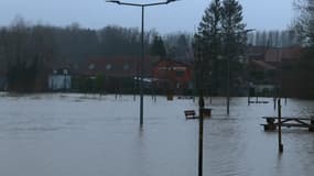 L'eau monte à nouveau dans le Pas-de-Calais, à Thérouanne, le 2 janvier 2024. 