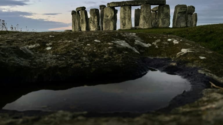 Le site préhistorique de Stonehenge, près d'Amesbury, le 19 janvier 2022 dans le sud de l'Angleterre
