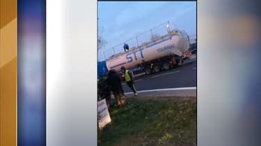 Le camion-citerne à Flixecourt dans la Somme