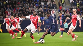 Ousmane Dembélé face à Denis Zakaria lors d'un match PSG-Monaco, à Doha le 5 janvier 2025