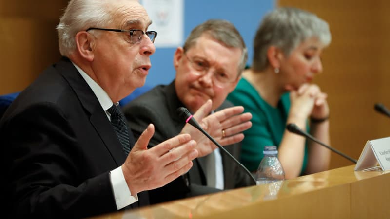 Philippe Bas et ses deux co-rapporteurs Jean-Pierre Sueur et Muriel Jourda