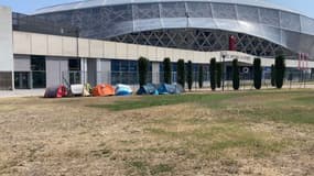 Onze jours avant le concert de Mylène Farmer le 29 juillet prochain, ses fans campent déjà devant l'Allianz Riviera de Nice