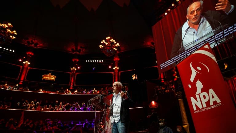 Le candidat à la présidentielle Philippe Poutou (NPA) en meeting, le 2 avril 2022 à Paris