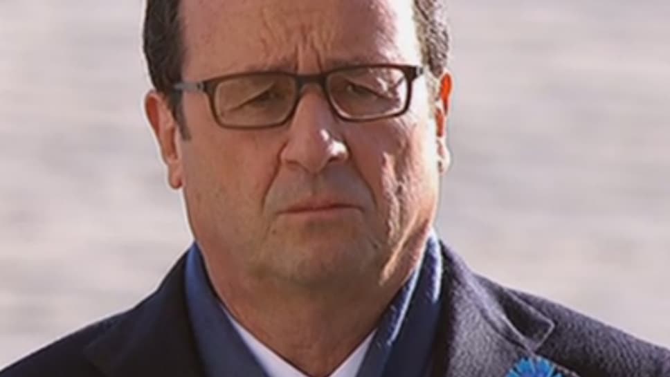 François Hollande se recueille devant la tombe du Soldat inconnu.