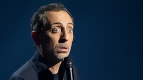 L'humoriste Gad Elmaleh sur scène à Paris le 8 février 2022