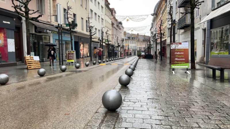 Le gérant d'un bureau de tabac de la rue Carnot, à Gap, a lancé une pétition pour obtenir davantage de places de stationnement.