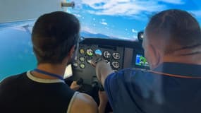 15 adultes en situation de handicap ont testé ce lundi 5 août un simulateur de vol à Briançon.