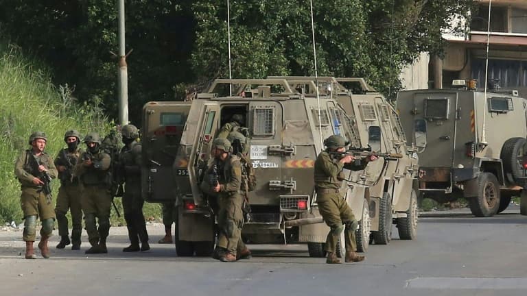 Des membres des forces de sécurité israéliennes lors d'une opération à Naplouse, le 11 avril 2022 en Cisjordanie. PHOTO D'ILLUSTRATION