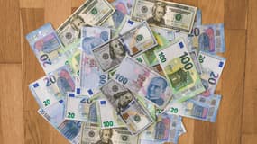 La part du dollar dans les réserves de change mondiales a reculé de 10 points de pourcentage au cours de la dernière décennie. 