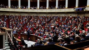 Les députés ont adopté le texte peu avant 6 heures par 66 voix contre 27.