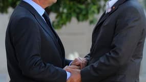 François Hollande lors de l'arrivée du président tunisien Moncef Marzouki à l'Elysée. Le chef de l'Etat français a promis que la France apporterait son aide technique afin d'aider la Tunisie à retrouver l'argent qu'il lui aurait été "volé" par l'ancien pr