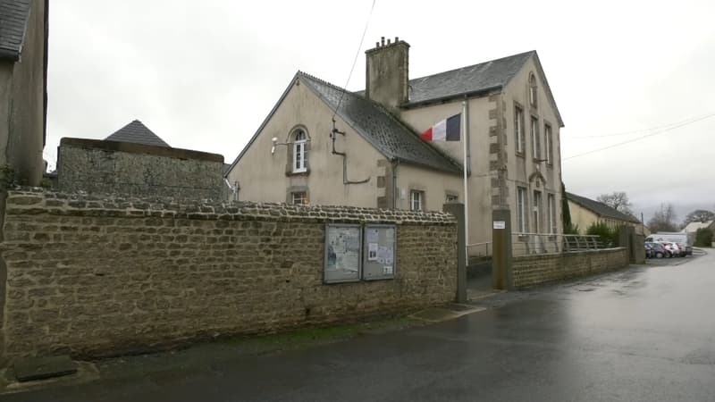 La mairie de Saint-Côme-du-Mont (Manche), dont l'ancien maire est jugé ce mercredi 27 mars 2024 dans plusieurs affaires, dont deux de dénonciations mensongères.
