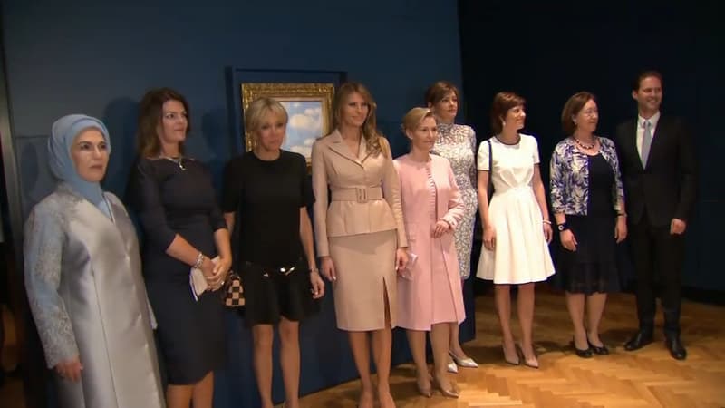 Les conjoints des chefs d'Etat au musée Magritte, à Bruxelles, le 25 mai 2017.