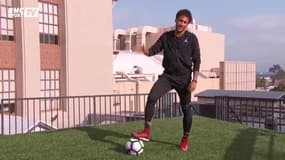 Neymar tire des coups francs depuis un toit de Los Angeles