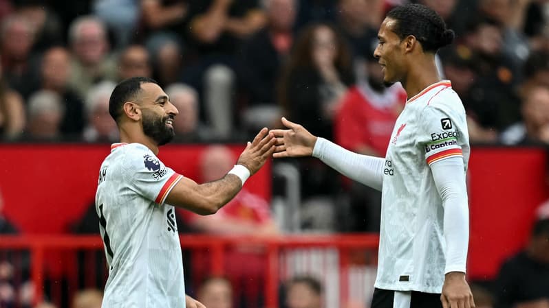 Mohamed Salah et Virgil van Dijk célèbrent le but de l'Egyptien avec Liverpool, 1er septembre 2024