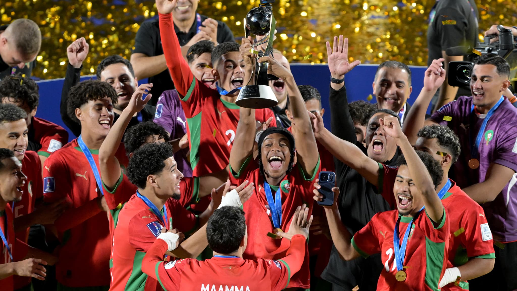 APRÈS UN PARCOURS "HÉROÏQUE", LE MAROC REMPORTE FACE À L'ARGENTINE SA PREMIÈRE COUPE DU MONDE U20