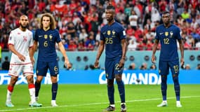 Aissa Laidouni (Tunisie) face à Matteo Guendouzi, Eduardo Camavinga et Randal Kolo Muani lors de France Tunisie en Coupe du monde