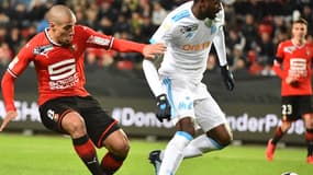 Khazri, aux prises avec Zambo Anguissa, a offert l'égalisation à son partenaire Benjamin André en première période.