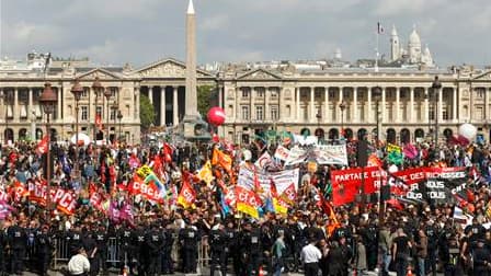 Quelques milliers de personnes se sont rassemblées mercredi devant l'Assemblée nationale pour demander le retrait du projet de réforme des retraites que les députés devaient voter dans la journée. A l'appel des organisations syndicales CGT, FO, CFTC et Su