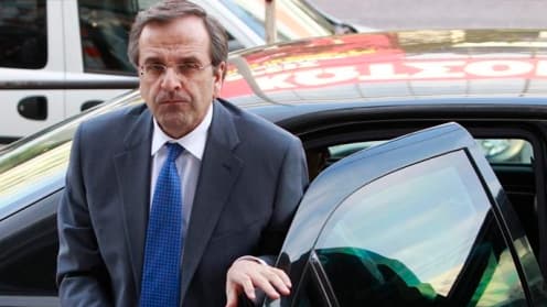 Le Premier ministre grec Antonis Samaras brandit la menace de la sortie de la Grèce de la zone euro si le Parlement ne votait pas le Budget 2013 et de nouvelles mesures de rigueur