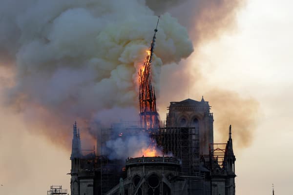 Notre-Dame: de 18h45 à 3h30, la course contre-la-montre des sapeurs-pompiers Notre-Dame: de 18h45 à 3h30, la course contre-la-montre des sapeurs-pompiers